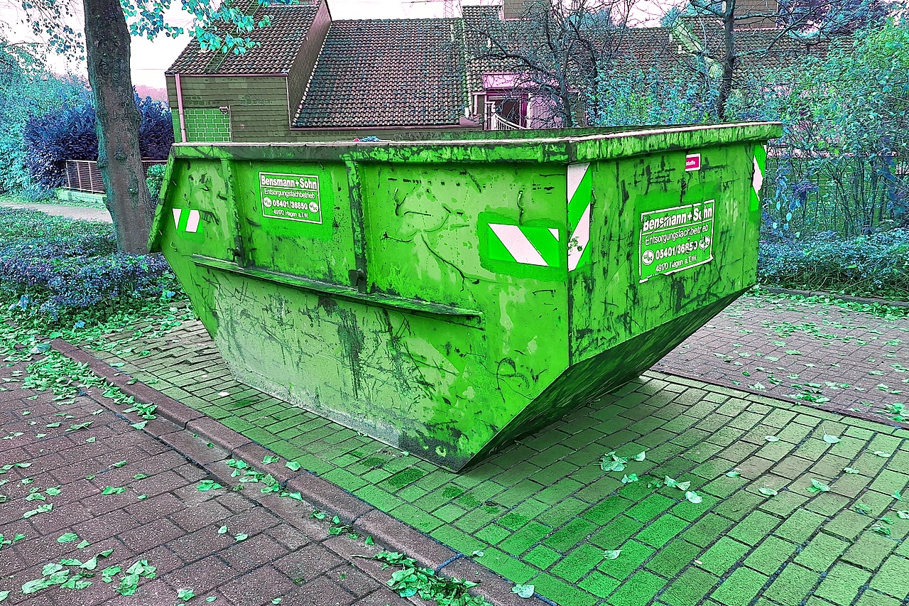 Container nou 7 m³ din oțel ranforsat cu elemente reflectorizante pentru renovare apartament